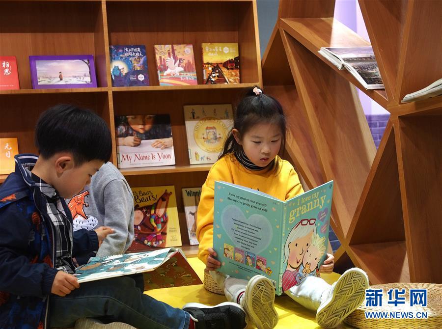 （新华全媒头条·两会精神看落实·图文互动）（2）把握时代脉搏聆听时代声音——落实全国两会精神坚定文化自信述评